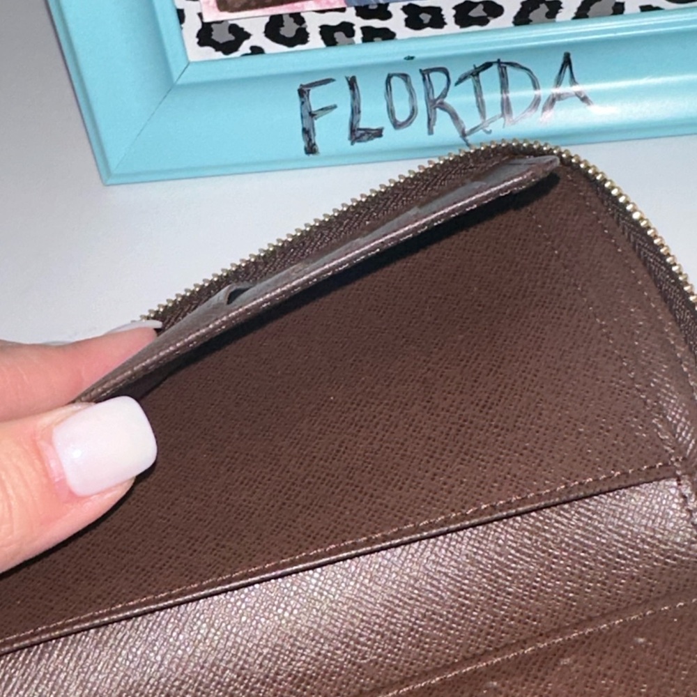 SOLD~Compact organizer wallet - Picture 6 of 8